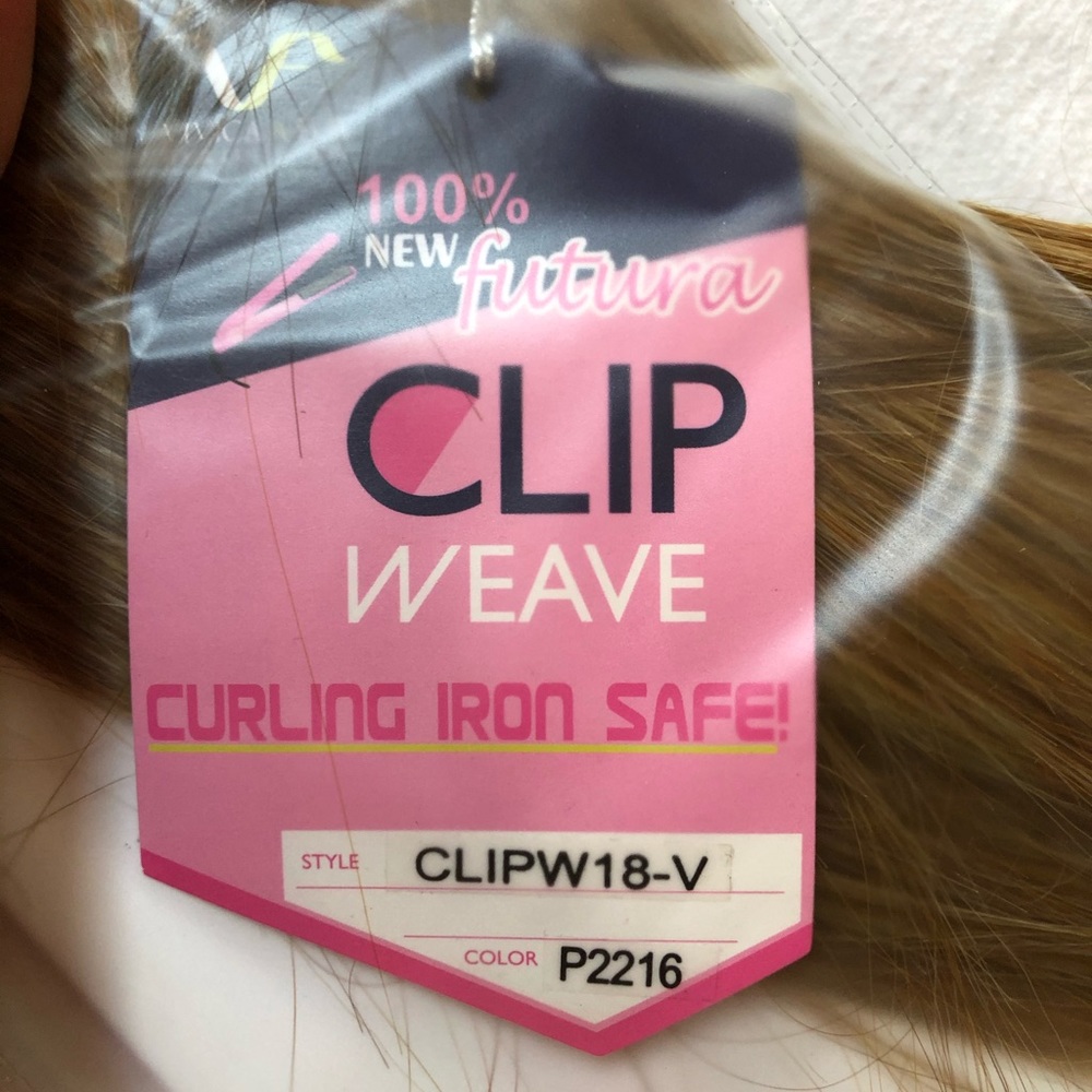 NEW 9 pc 18” clip in extensions weave by Vivica A Fox